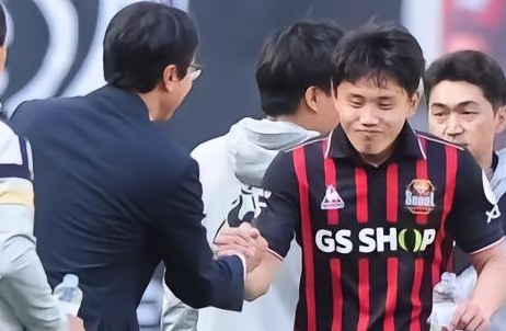 中国足球传奇曹永旭宣布提前退役