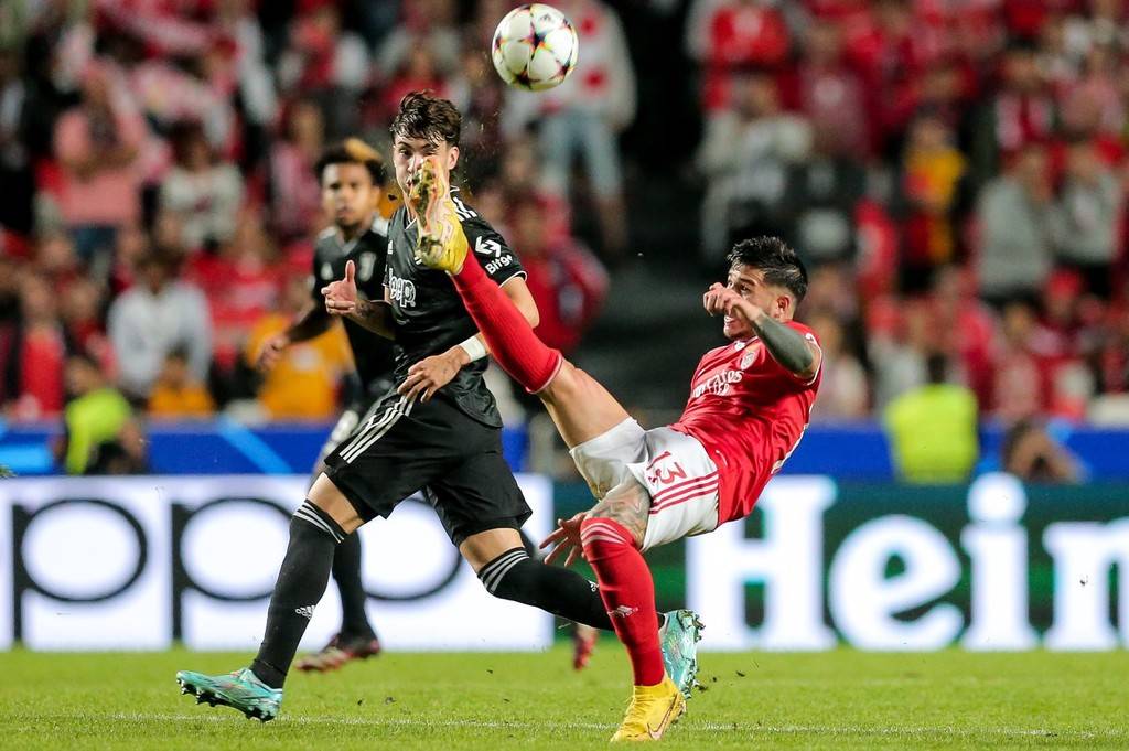 光明戰(zhàn)場(chǎng):本菲卡死守出線生機(jī)戰(zhàn)那不勒斯